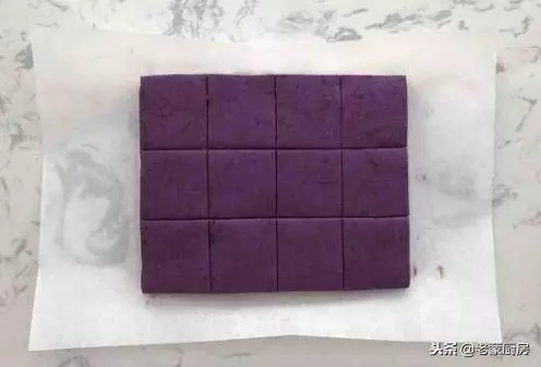 在家做紫薯糕，只需一蒸一拌，30分鐘完成，8歲寶寶一次吃好幾塊