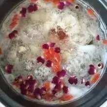 最近很火熱的桃膠，女人的養顏聖品，教你4種簡單吃法，收好自己在家做一碗
