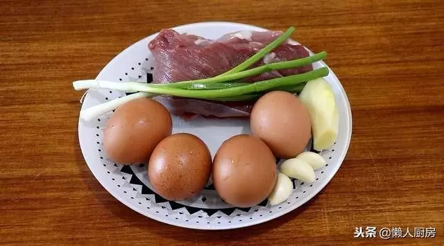 4個雞蛋，一小塊豬肉，教你雞蛋特色做法，看著就好吃，開胃下飯